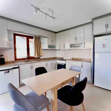Spacious & Serene Retreat In Prime Location Of - Antalya アパート カシュ